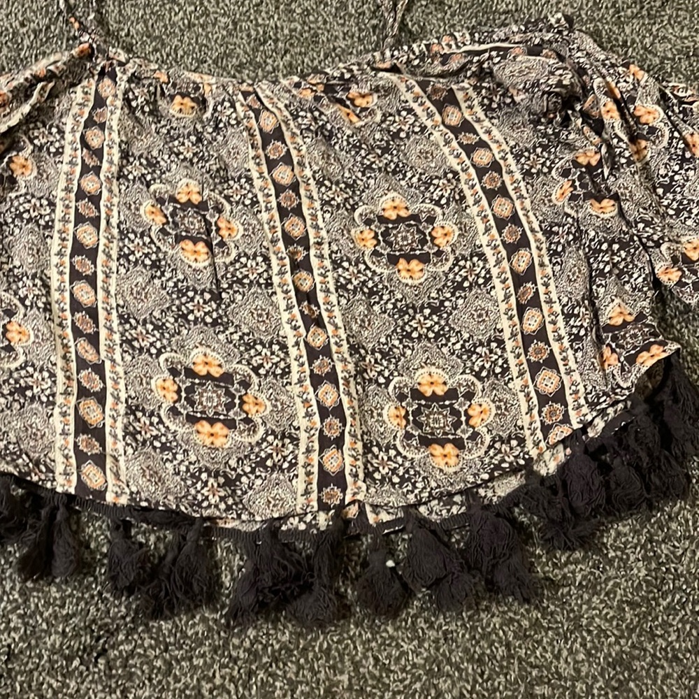 American eagle cold shoulder printed shirt with tassels. Size medium